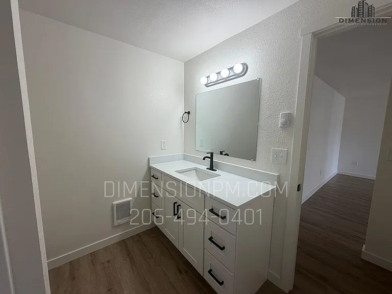 1005 Arthur St — Photo 8