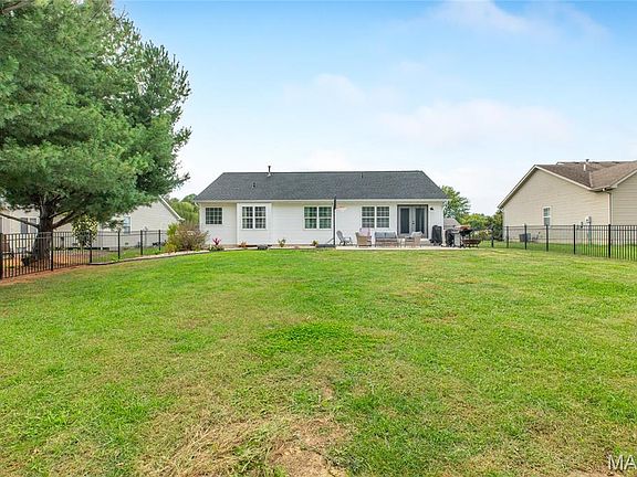 4th image of 1738 Fountainbleu Dr