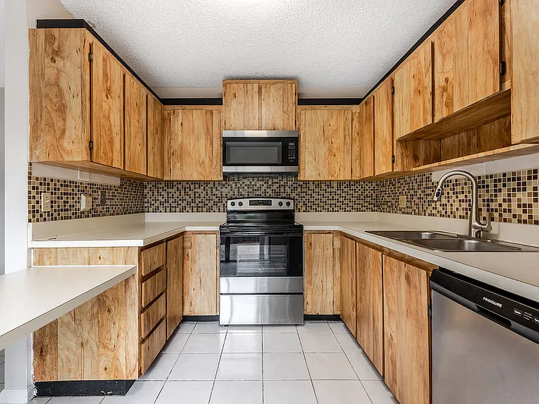 1761 N Congress Ave — Photo 10