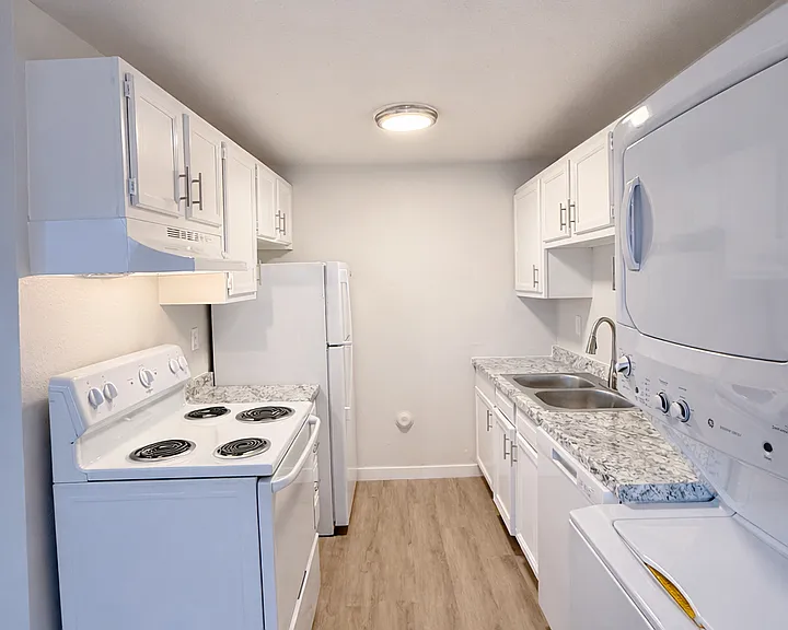 Meadowbrook Apartments — Photo 10