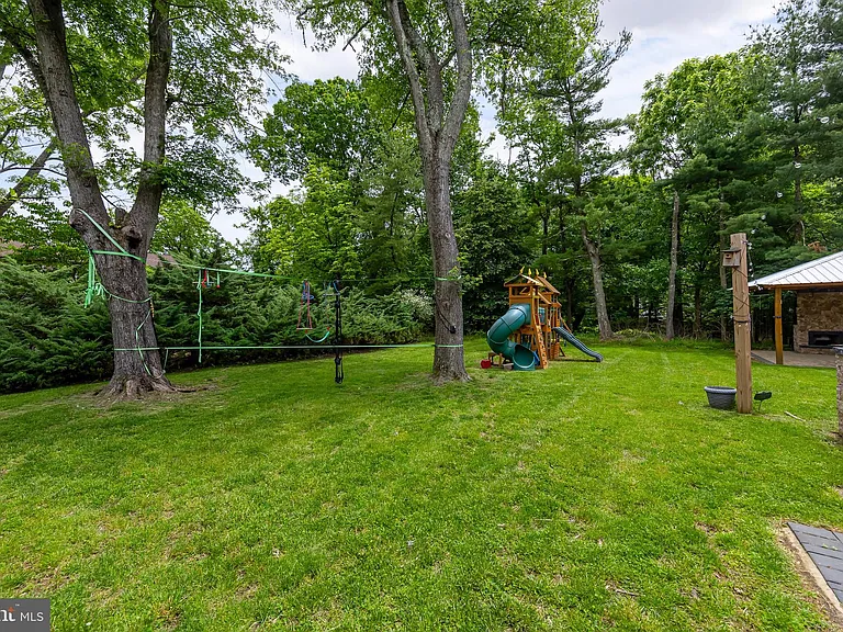 1960 Cardinal Lake Dr — Photo 26