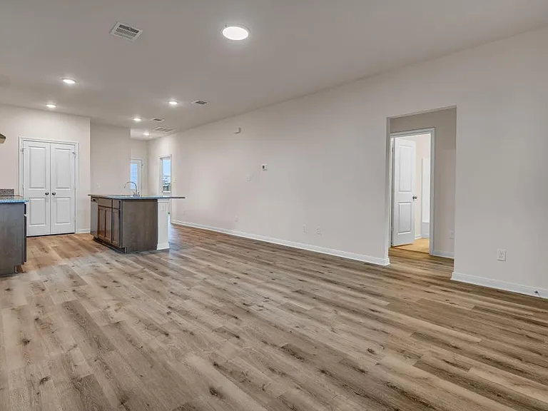 317 W Martin Luther King Dr — Photo 5