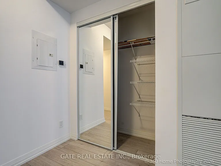 400 King St W #502 — Photo 9