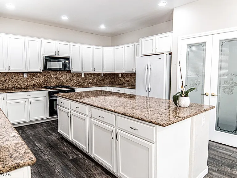 6545 Black Oaks St — Photo 20
