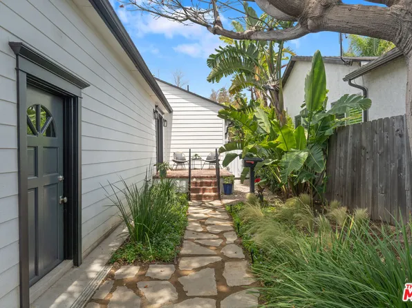 10813 Charnock Rd, Los Angeles, CA 90034