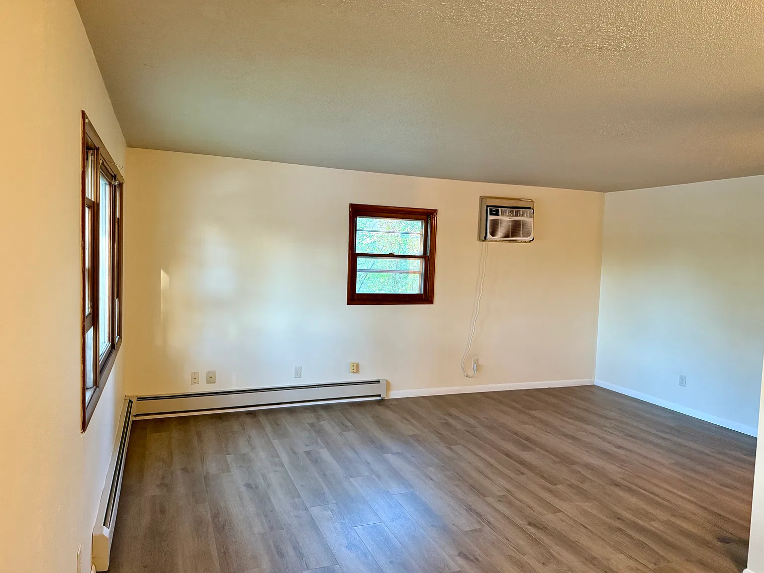 2 bed, 950 sqft, $900 — Photo 3