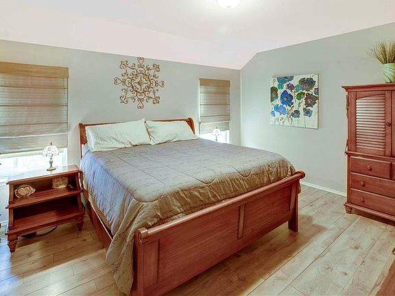 5th image of 2772 Crescent Lake Dr