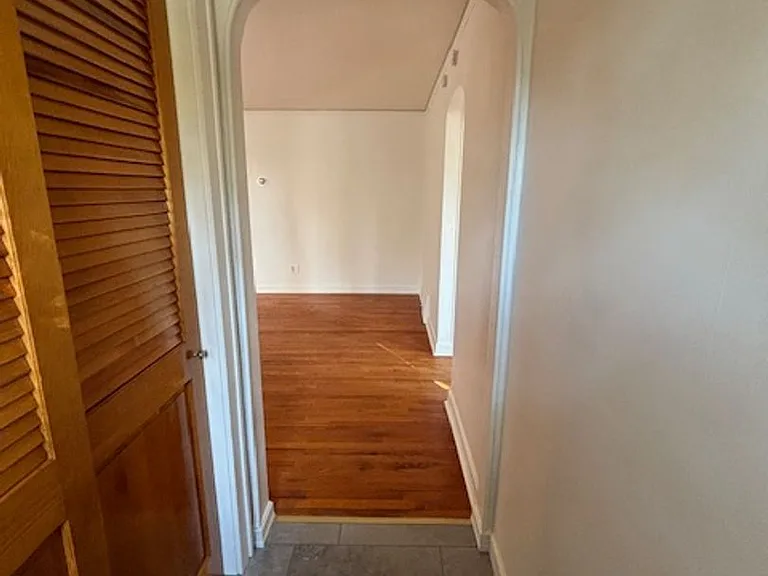 PM 242 - 1804 E 19th St — Photo 3