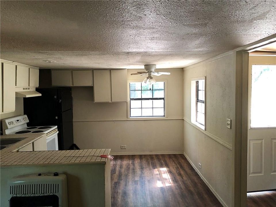 2nd image of 4 Shady Lane Ave