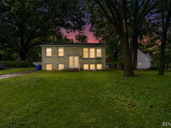 715 Valencia Ave, Saint Louis, MO 63138