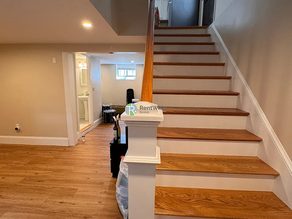 46 Bromfield Rd #1