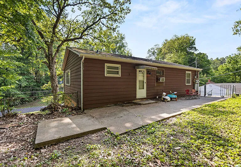 5808 Fountain Rd — Photo 1
