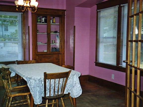 Spacious dinning room w/ hidden pantry and sunny window