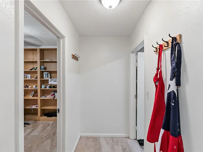906 Gilchrist Ave — Photo 15