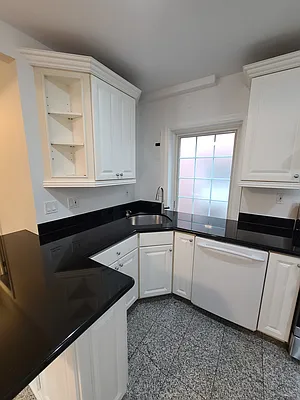 Rented by Bouklis Group | media 2