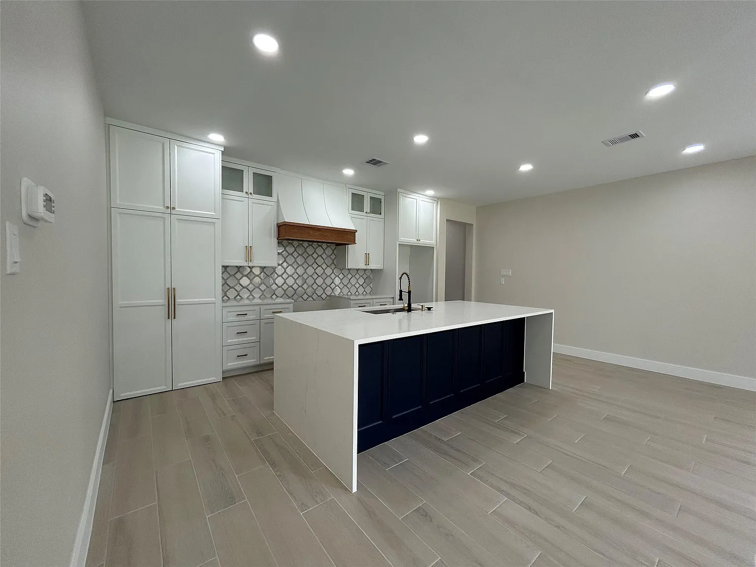 3 bed, 2.5 bath, 1868 sqft, $2,500 — Photo 2