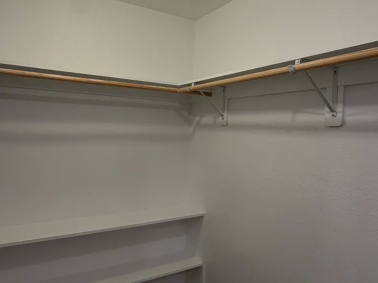 208 Hollie Cir — Photo 11
