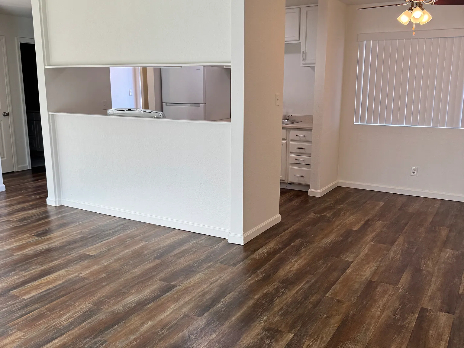 2591 Laurel St — Photo 2