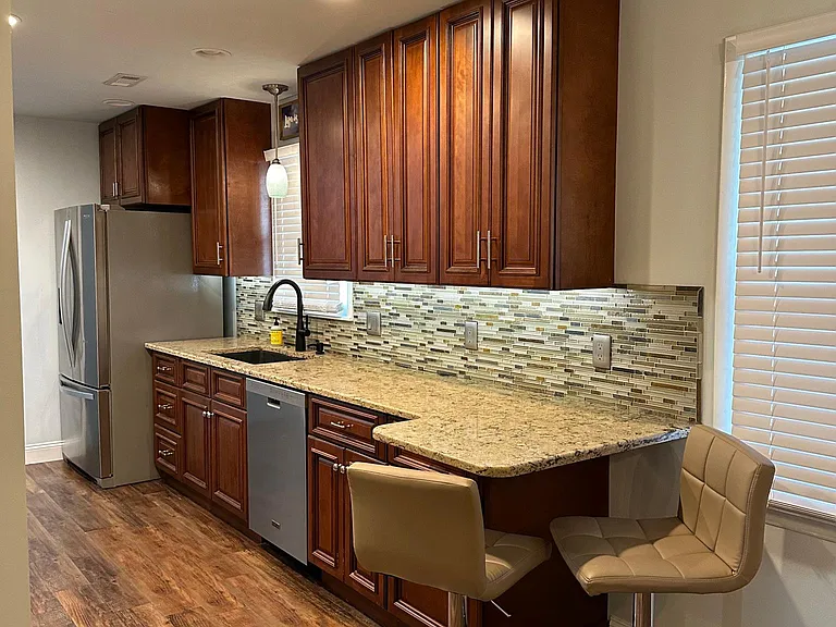 2735 Hawthorne Rd — Photo 2