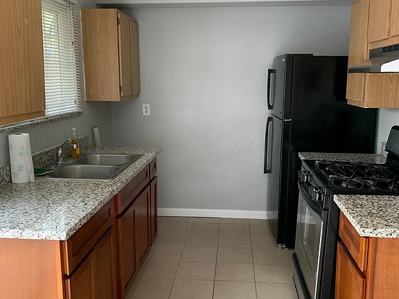3rd image of 682 Eleanor Ave