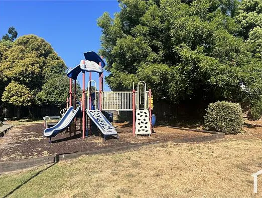77 Villa Cir — Photo 9