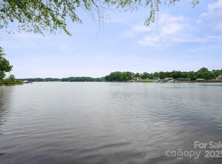 8216 Malibu Pointe Ln, Denver, NC 28037