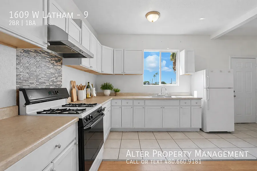 1609 W Latham #9 — Photo 4