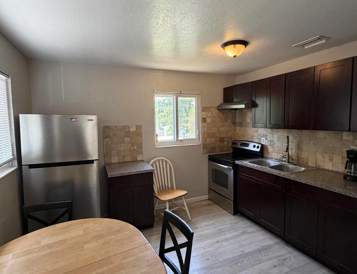 2 bed, 1.0 bath, 1440 sqft, $1,800 — Photo 2