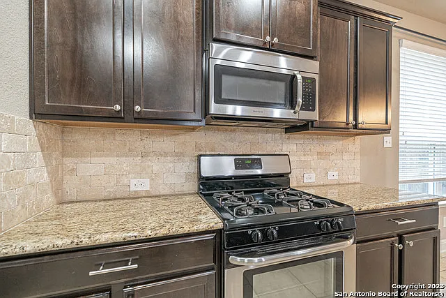 12911 Brewster Ml — Photo 10