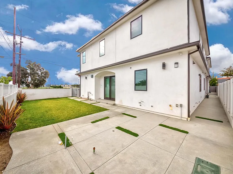 18538 Amie Ave — Photo 41