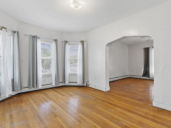 5th image of 96 Ruthven St