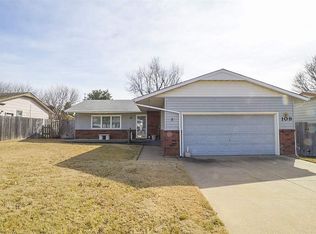 109 W April Dr, Mulvane, KS 67110