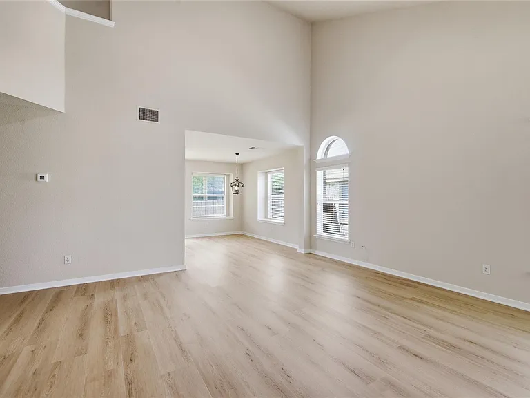 3774 Castle Rock Dr — Photo 5