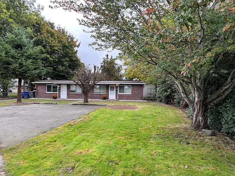 1507 Wood Ave E — Photo 3
