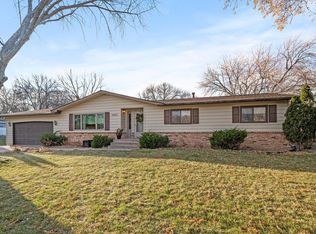 7655 Lanewood Ln N, Maple Grove, MN 55311