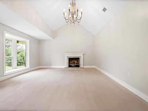 2nd image of 3760 Hickory Dr