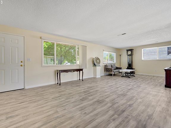 4th image of 4005 NE 65th Ave