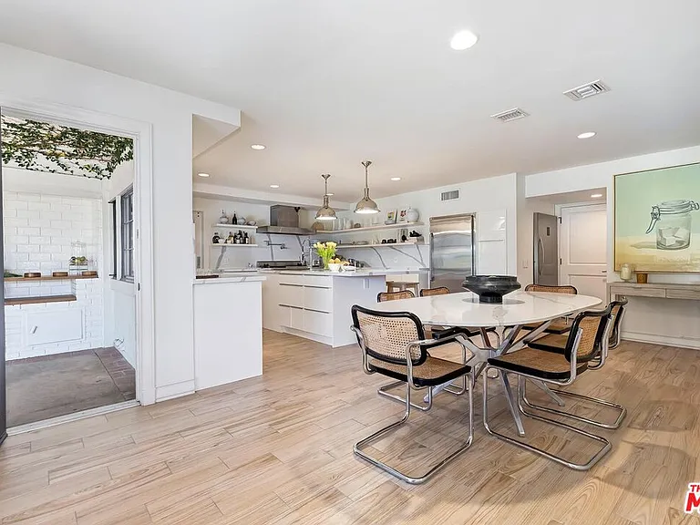1075 Wallace Rdg — Photo 9