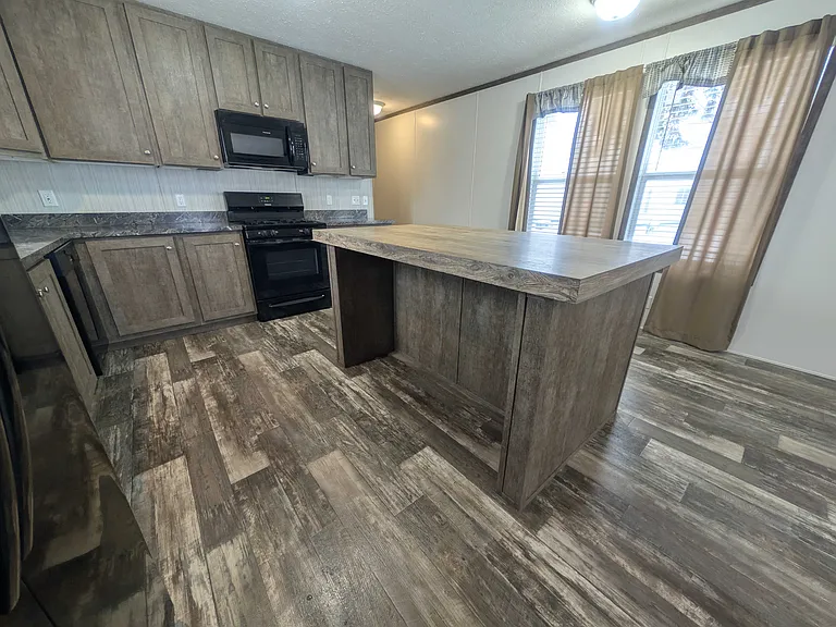 38000 Le Chateau Blvd #199 — Photo 4