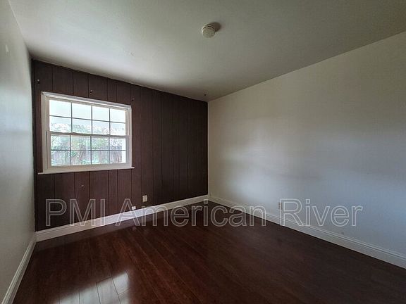 5th image of 3224 Windsor Dr
