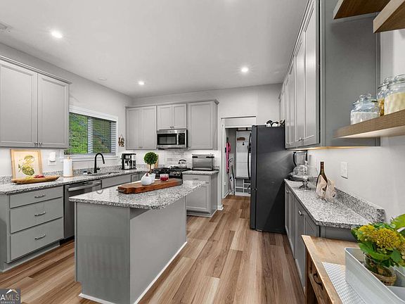 4th image of 230 Augusta Walk