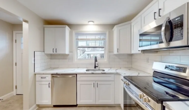 569 Center St #7 — Photo 1