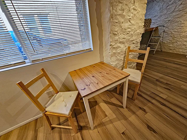 APRTMENT COMES FURNISHED OR UNFURNISHED