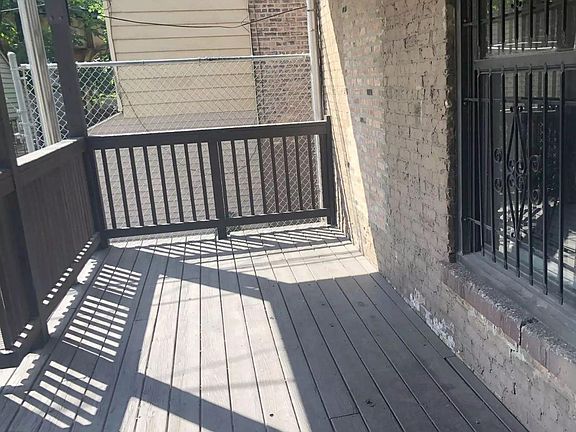 5th image of 2835 W Medill Ave #Jgyjzu2zc