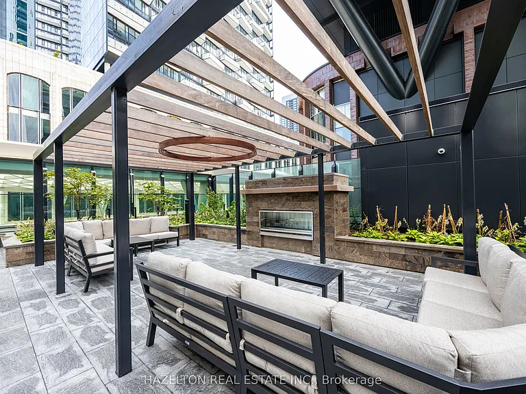 455 Wellington St W #301 — Photo 40