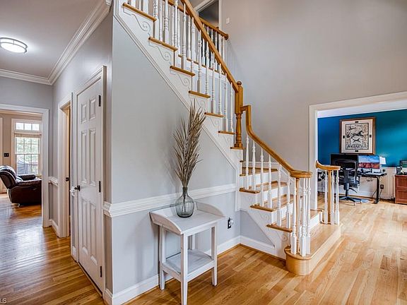 4th image of 2545 Innisfail Ln