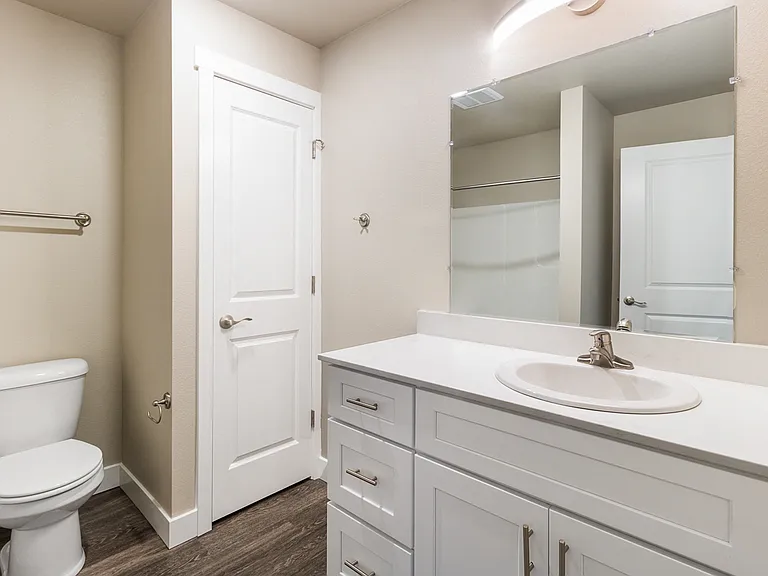 Norpoint Landing Apartments — Photo 77