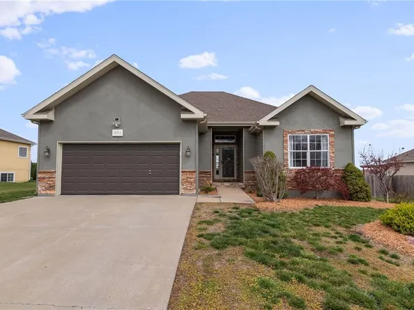 16904 Juniper Dr, Basehor, KS 66007