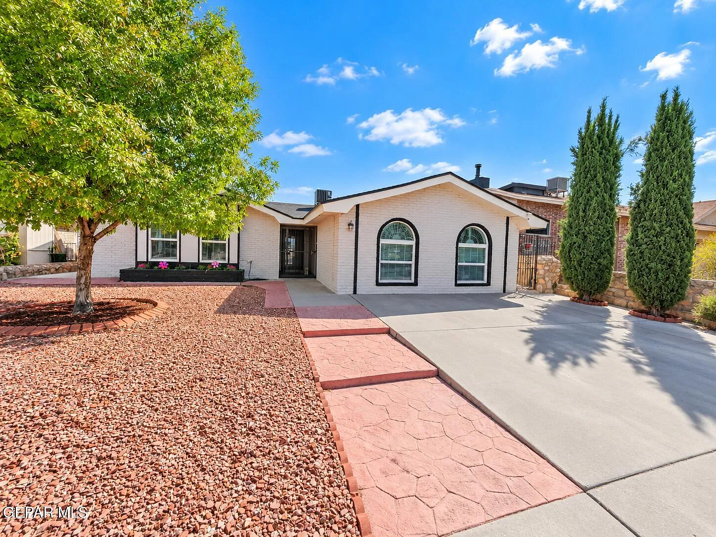 4 bed, 2.5 bath, 1740 sqft, $1,900 — Photo 2