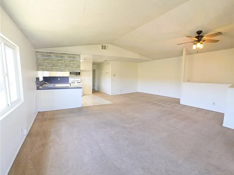 4442 E Addington Dr — Photo 5